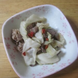 レンジでささっと”牛肉とキャベツのピリ辛和え”